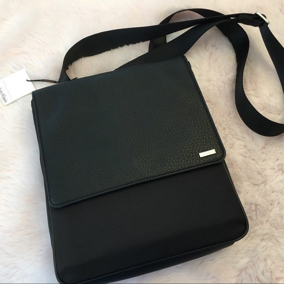 Calvin Klein Handbags - ROOMY Calvin K Crossbody 👏 Travel Bag